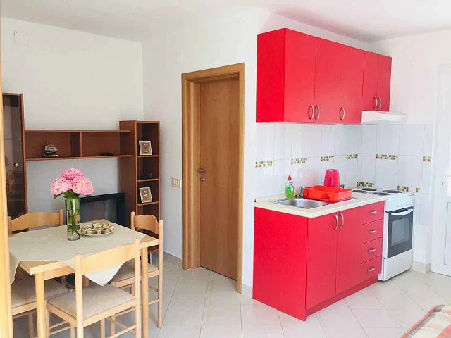 Haus in der zweiten Reihe in Krasici — photo 7