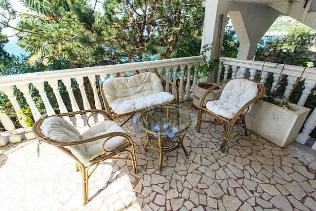 Dreistöckige Villa mit eigenem Zugang zum Meer — photo 9