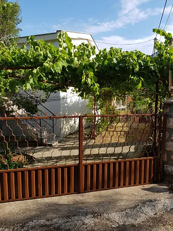 Haus in ruhiger Lage in Dobra Voda 100m²