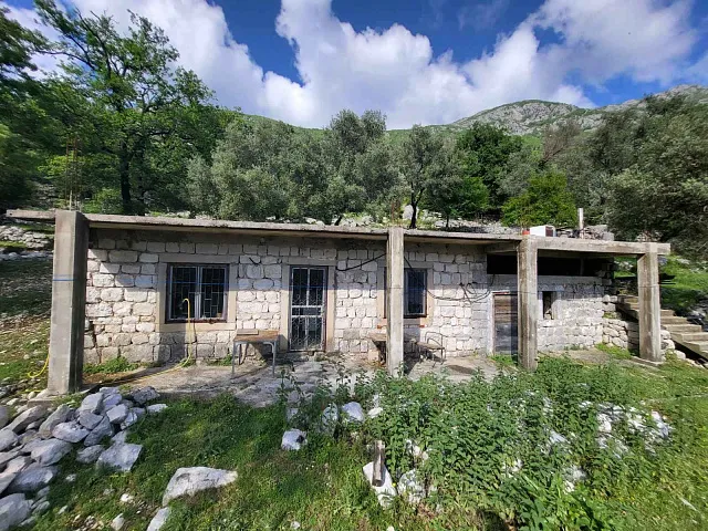 Grundstück mit Meerblick und natürlichem Wasserfall in der Nähe von Kotor — photo 8