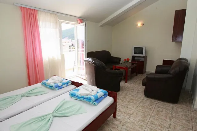 im Budva-Hotel — photo 12