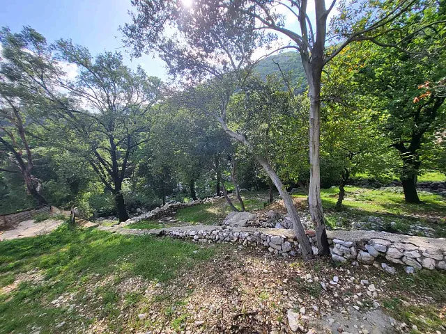 Grundstück mit Meerblick und natürlichem Wasserfall in der Nähe von Kotor — photo 9