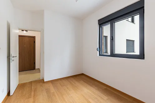 Einzimmerwohnung in Becici mit Meerblick