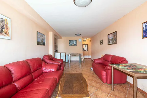 Geräumige 2-Zimmer-Wohnung mit Terrasse nahe dem Zentrum von Budva — photo 3