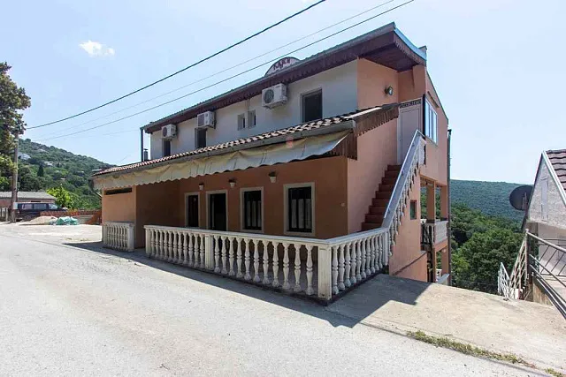 Dreistöckiges Haus mit Meerblick in Kruce — photo 13