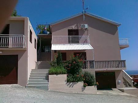 Dreistöckiges Haus zum Kauf in Herceg Novi