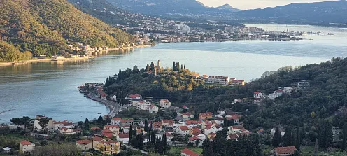 Grundstück in Herceg Novi mit genehmigtem Projekt