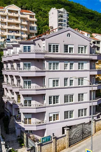 Villa zum Verkauf in attraktiver Lage in Budva