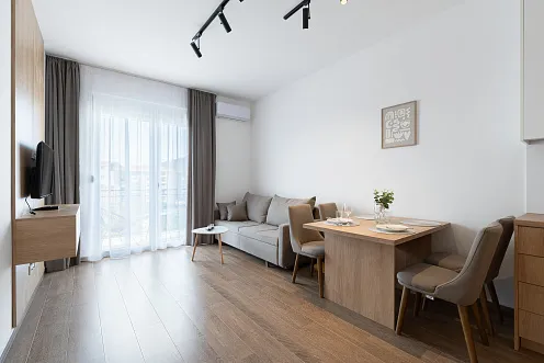 Sonnige Einzimmerwohnung mit 42 m² in Budva, nahe dem Meer.
