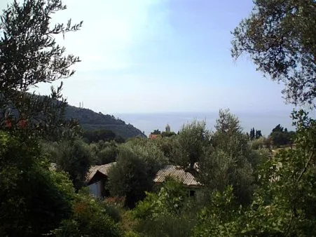 Grundstück in Budva mit Meerblick