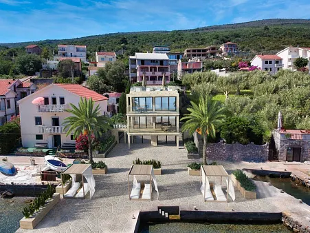 Haus mit einem Projekt in erster Linie mit Zugang zum Meer in Krasici