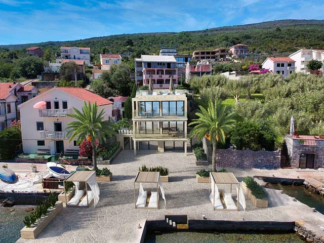 Haus mit einem Projekt in erster Linie mit Zugang zum Meer in Krasici