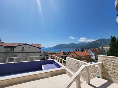 Apartment 174m2 with sea views in a complex with a swimming pool
