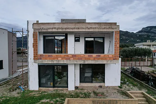 Modernes Haus in Bar mit Terrasse und 3 Schlafzimmern