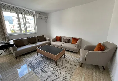Möblierte 1-Zimmer-Wohnung mit 49 m² + 5 m² Terrasse nahe der Altstadt von Budva