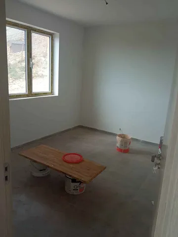 Ein Häuserkomplex mit Swimmingpool in der Nähe von Budva — photo 5