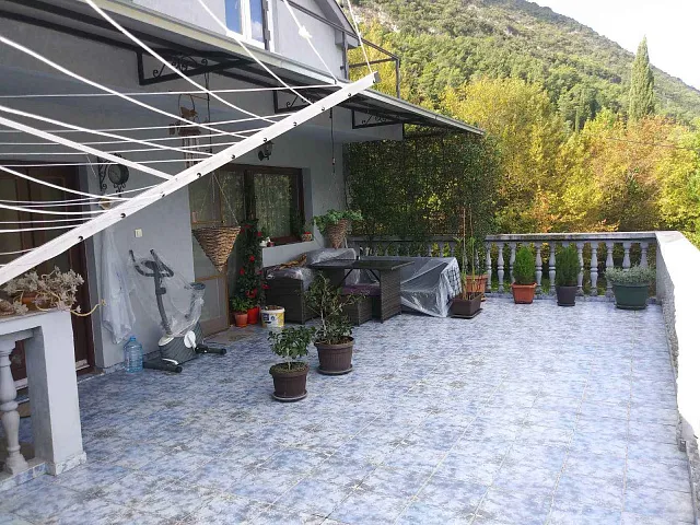 Dreistöckiges Haus zum Verkauf in Herceg Novi