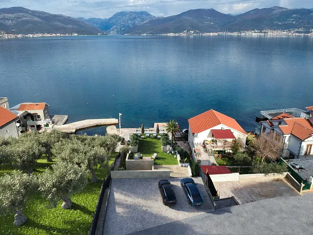 Haus mit einem Projekt in erster Linie mit Zugang zum Meer in Krasici