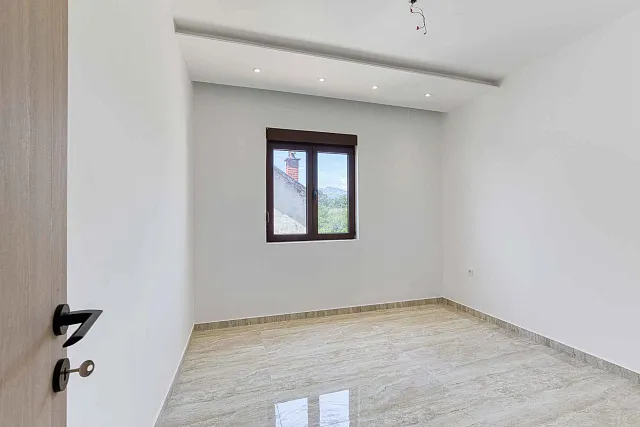 Renovierte Wohnung in Tivat, 78 m² — photo 11