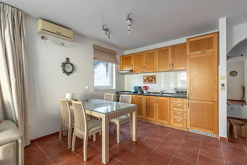 # 6857 Wohnung im Komp mit Parkplatz und Swimmingpool, 79 m²