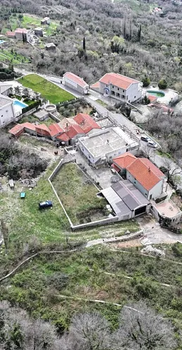 Grundstück von 5436 m² in Blizikuće mit Projekt