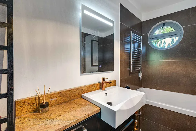 Luxuriöse Investitionsvilla in Blizikuće – 3 Apartments, Pool & 120 m² Dachterrassen — photo 19