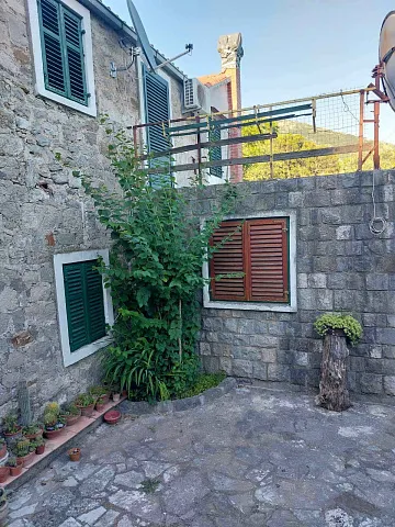 Haus in Bar, 200m², mit drei Schlafzimmern