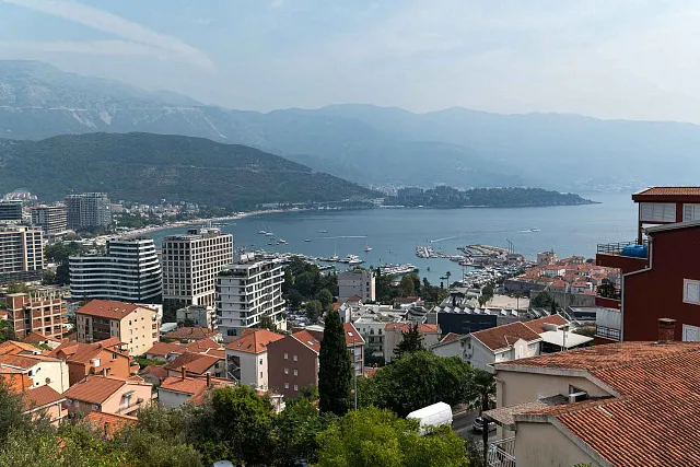 Geräumige 2-Zimmer-Wohnung mit Terrasse nahe dem Zentrum von Budva — photo 10