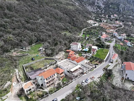 Grundstück von 5436 m² in Blizikuće mit Projekt