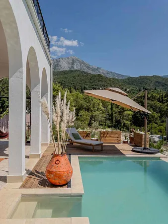 Villa mit Pool und Panoramablick auf das Meer — 354 m²