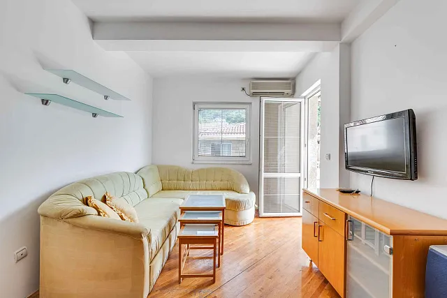 Apartment mit einem Schlafzimmer in Rafailovici in der Nähe des Meeres — photo 4