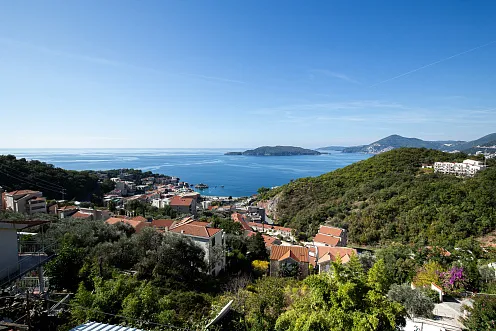 2/3 Haus zum Verkauf in Pržno, in der Nähe von Sveti Stefan