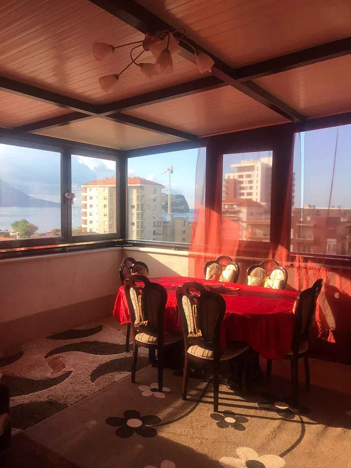 Apartment mit Meerblick im Zentrum von Budva
