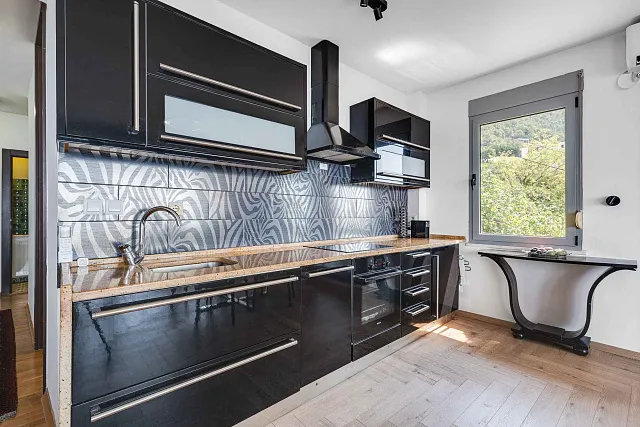 Luxuriöse Investitionsvilla in Blizikuće – 3 Apartments, Pool & 120 m² Dachterrassen — photo 21