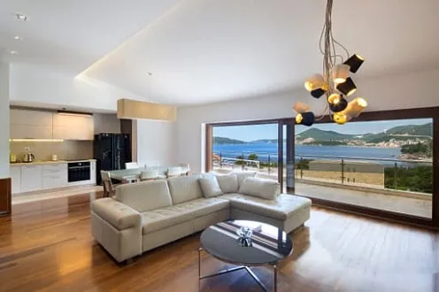 Einzigartiges Penthouse in Kamenovo mit Panoramablick