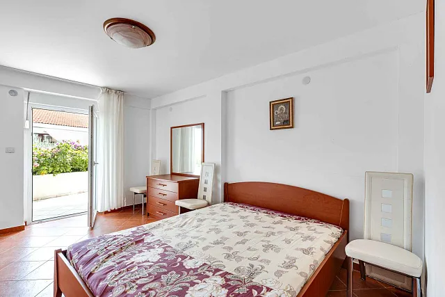 Geräumige 2-Zimmer-Wohnung mit Terrasse nahe dem Zentrum von Budva — photo 6
