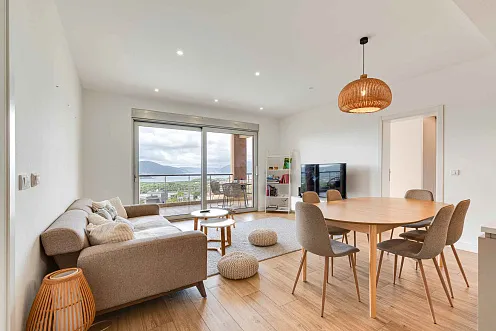 LUXURIÖSE 3-ZIMMER-WOHNUNG MIT ATEMBERAUBENDEM MEERBLICK