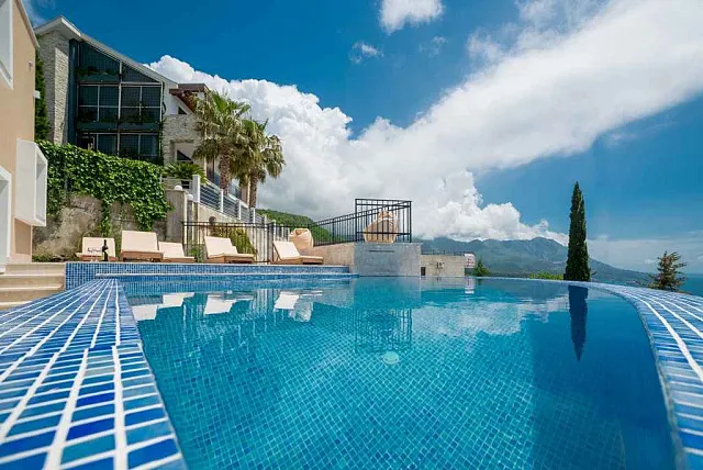 Villa mit Pool in Ivanovici in Budva