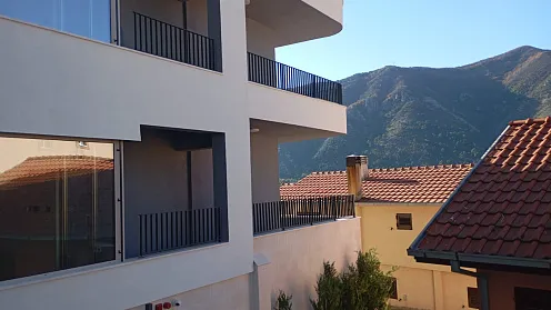 # 6788 Wohnung in Dobrota in einem Komplex mit Pool
