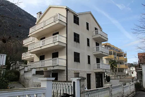  # 6802 Haus in Meeresnähe, Stoliv, Miloš Pruginic