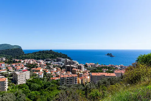 Drei-Zimmer-Wohnung in Petrovac mit Meerblick