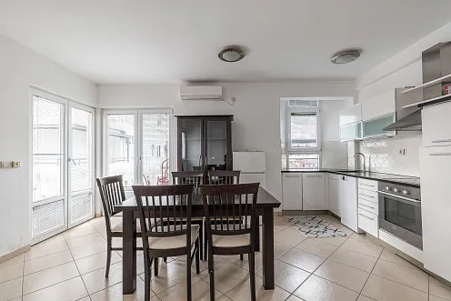 Eine 72 m² große Wohnung im Zentrum von Budva