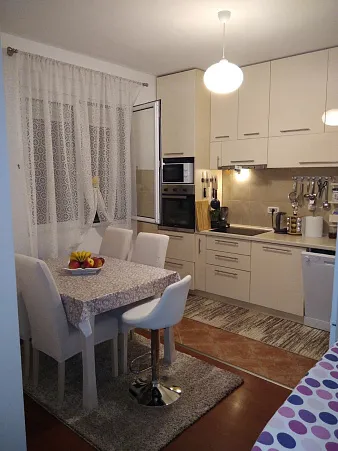 Apartment in Sutomore mit Bergblick