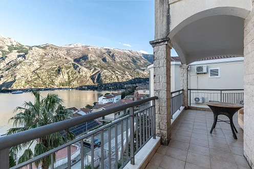 # 6857 Wohnung im Komp mit Parkplatz und Swimmingpool, 79 m²