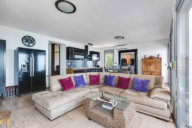 Luxuriöse Investitionsvilla in Blizikuće – 3 Apartments, Pool & 120 m² Dachterrassen — photo 23