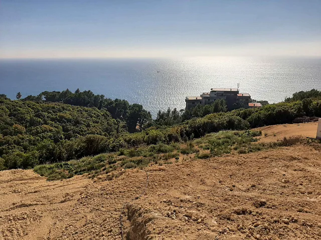Baugrundstücke mit Panoramablick auf das Meer in Ulcinj.