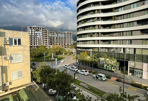 Möblierte 1-Zimmer-Wohnung mit 49 m² + 5 m² Terrasse nahe der Altstadt von Budva
