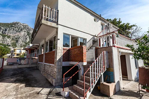 Gemütliches Haus mit Terrasse und Meerblick in Bar