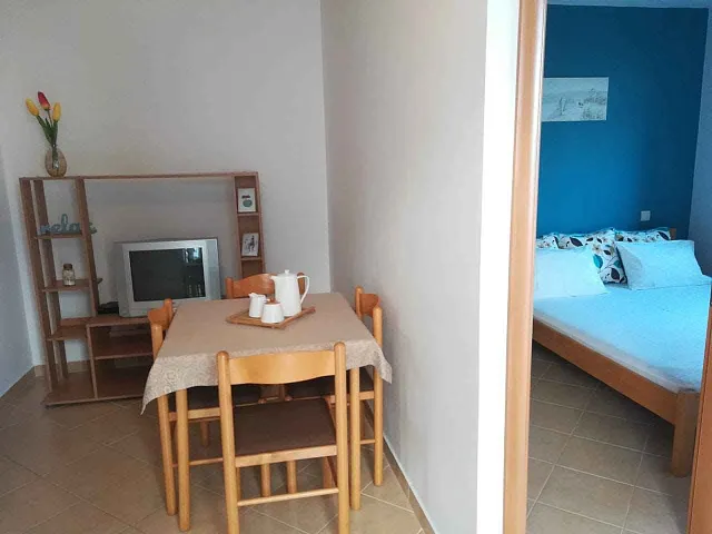 Haus in der zweiten Reihe in Krasici — photo 4