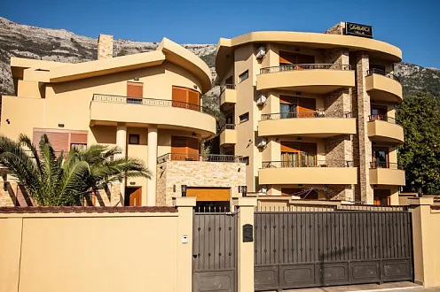 Haus / Aparthotel in Sutomore